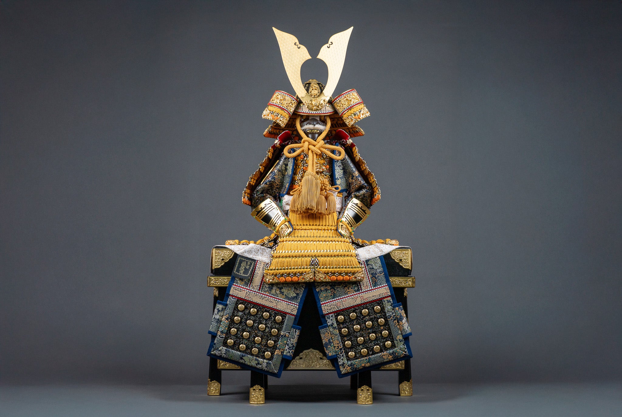 12号大鎧 緋糸縅 – 京甲冑 工房 武久 オンライン