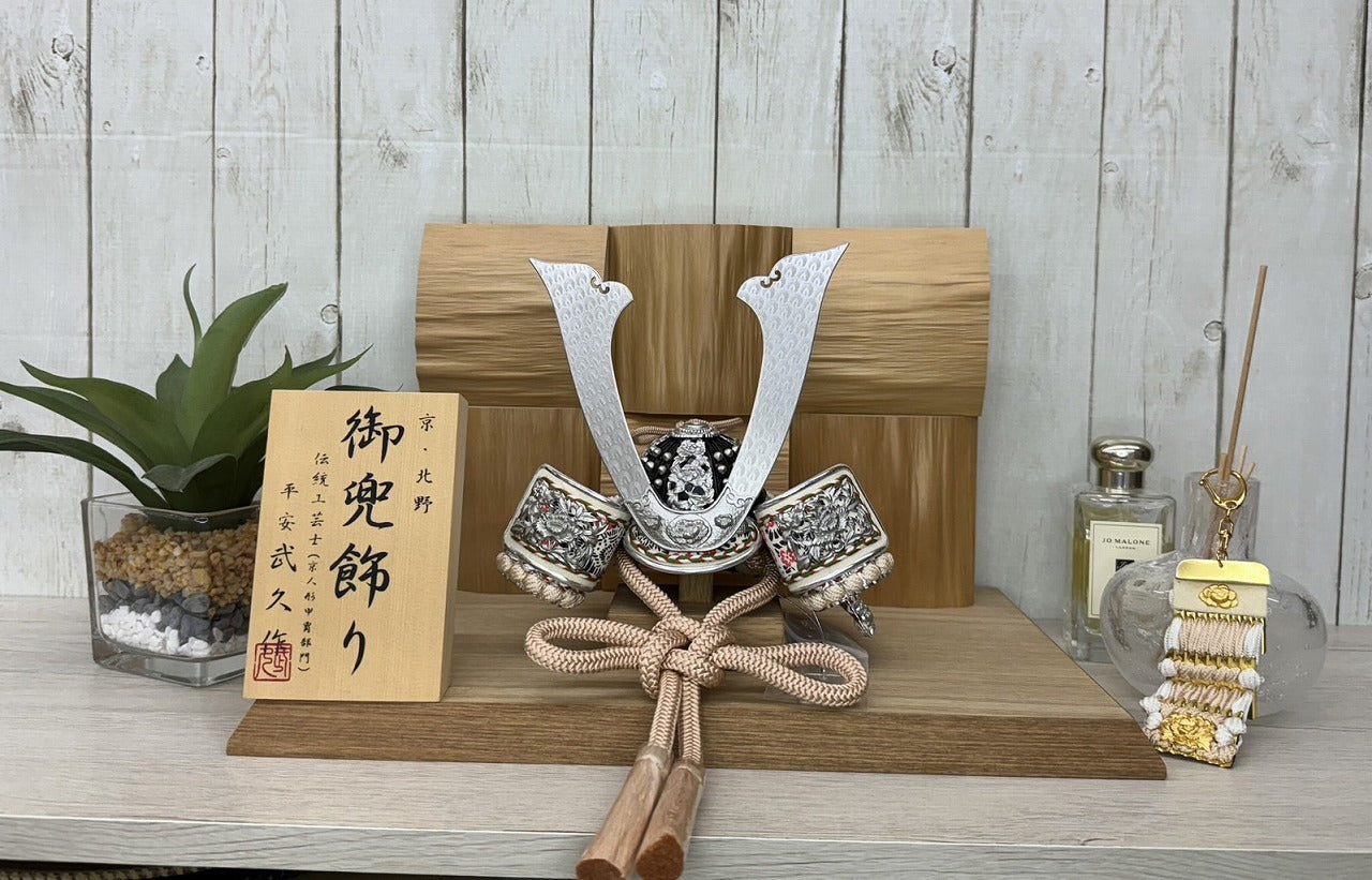 IDOMU!シリーズ 工房 武久オリジナル 08号 北山杉屏風兜飾り ベージュ中白