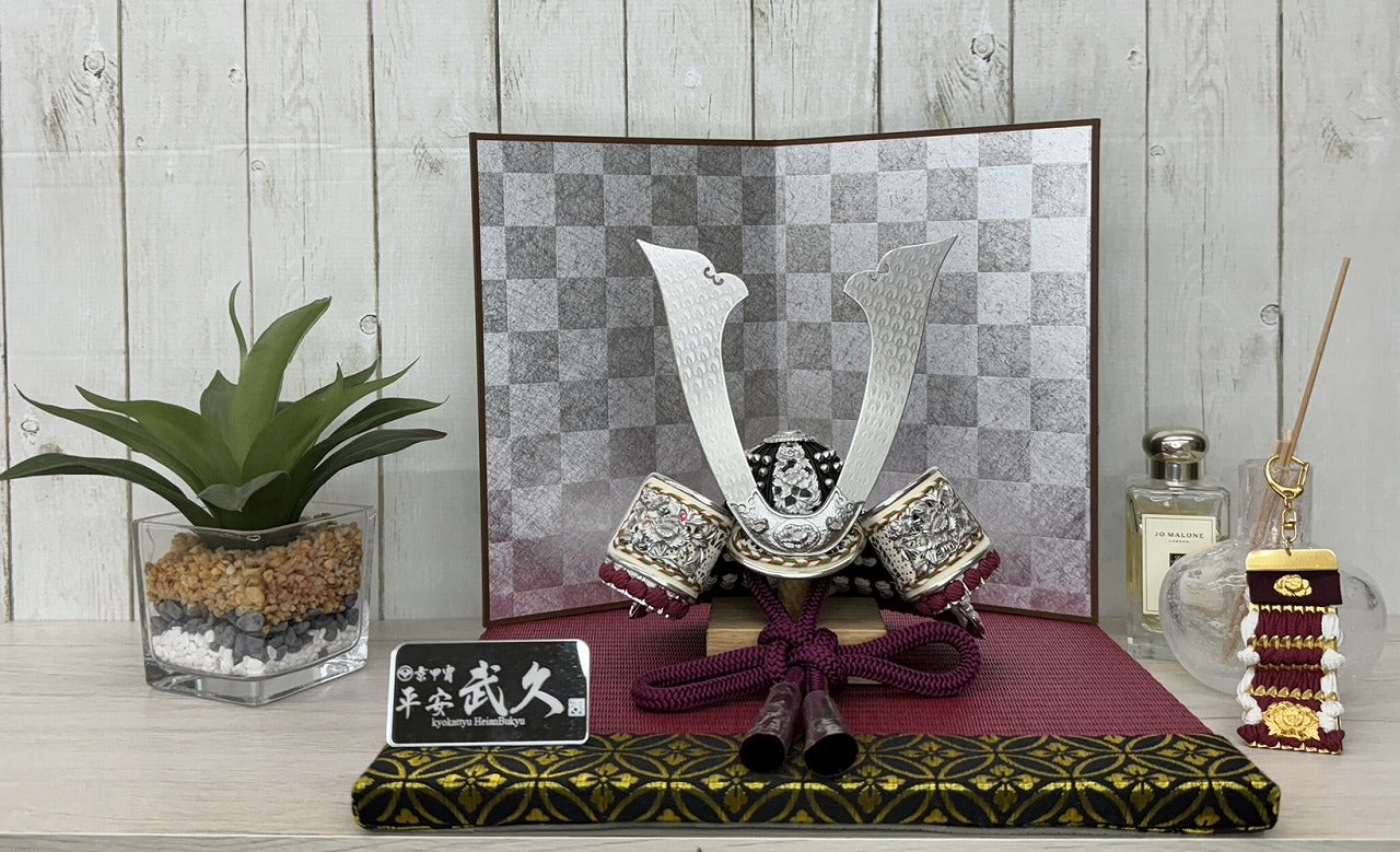 IDOMU!シリーズ 工房 武久 オリジナル 08号 畳兜飾り 白糸中エンジ