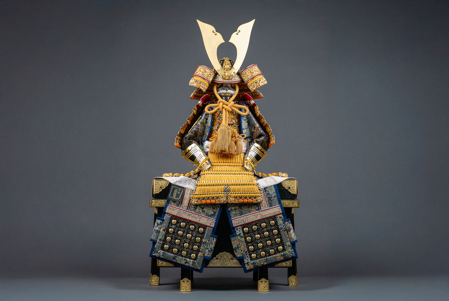 12号大鎧 緋糸縅