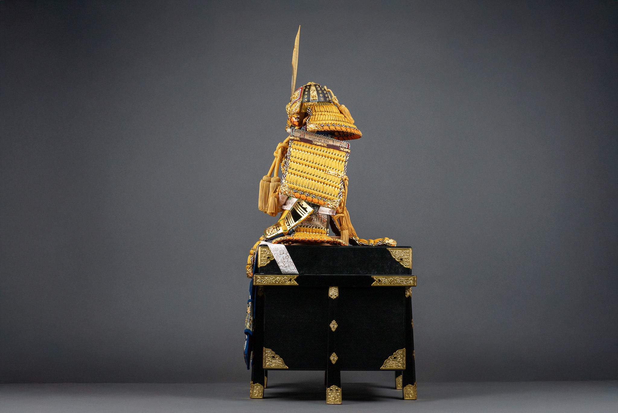 12号大鎧 緋糸縅 – 京甲冑 工房 武久 オンライン