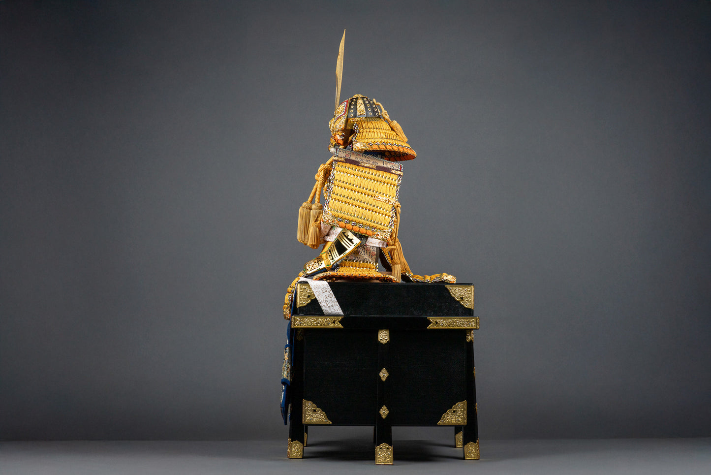 12号大鎧 緋糸縅